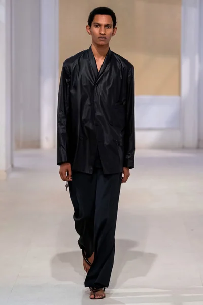 Look 3